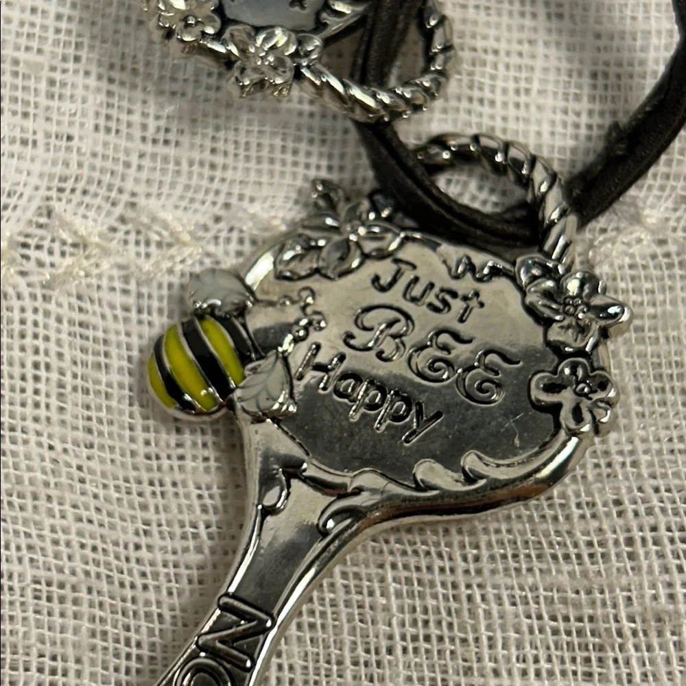 Just Bee Happy measuring spoons